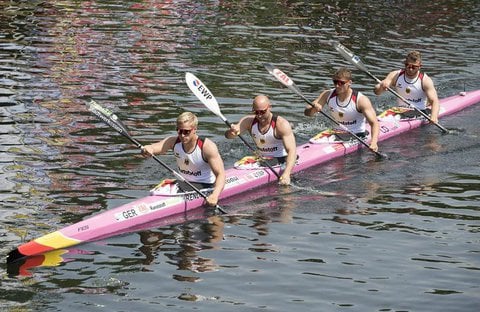 Das Team (hier ein Archivfoto aus dem Jahr 2028) liebt Boote in pink. 