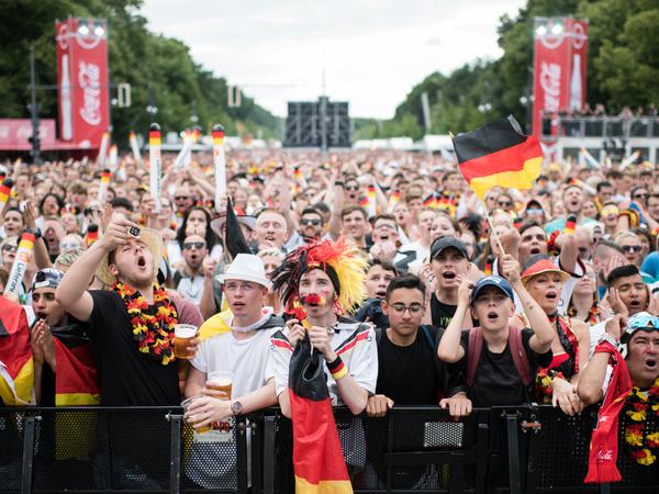 Beim großen Public Viewing auf der Berliner Fanmeile verfolgten Fußballfans bei der WM 2018 die Spiele der deutschen Mannschaft.