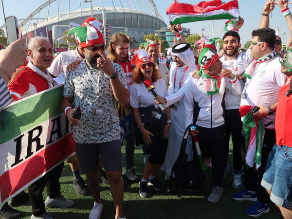 Iranische Fans verbündeten sich mit englischen Anhängern.