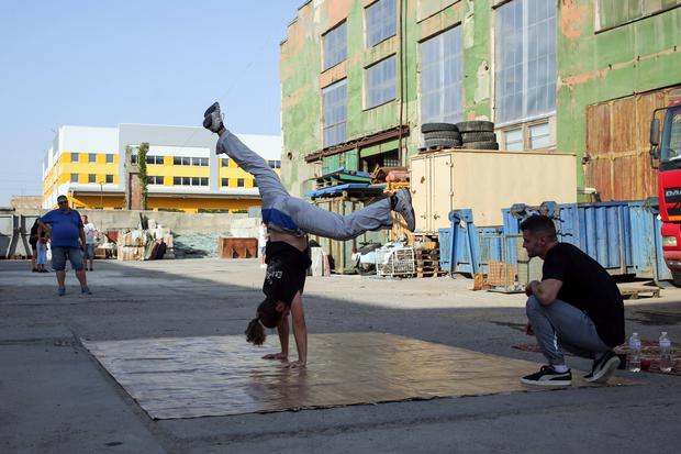 Nicht unterzukriegen: Ukrainische Breakdancer auf einem Streetart-Festival in Odessa Ende August. 