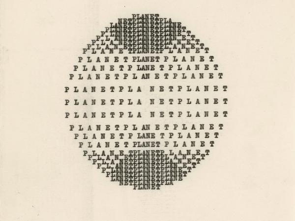 „Divided Planet“ von Ruth Wolf-Rehfeldt aus den 1970er-Jahren, (Typewriting, Kohledurchschlag).