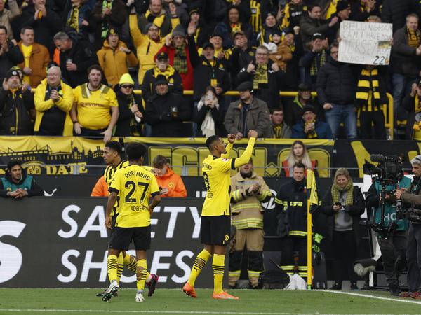 Sebastien Hallers Premierentreffer für Dortmund wurde ausgiebig gefeiert.