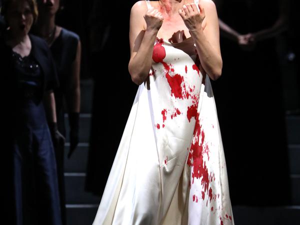 Lisette Oporesa als Lucia an der Mailänder Scala in der Inszenierung von Yannis Kokkos
