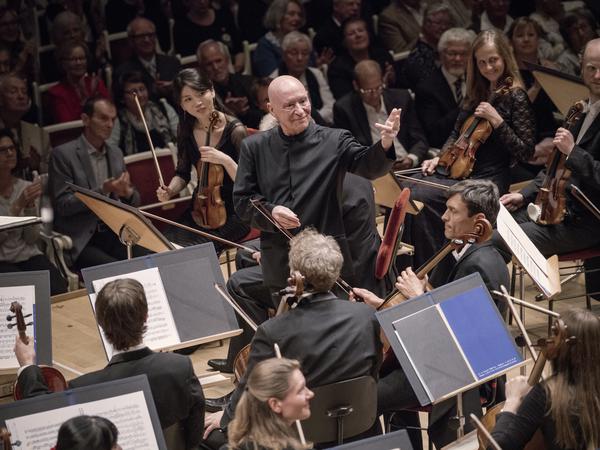 Sie bleiben sich auch künftig eng verbunden: Dirigent Christoph Eschenbach und das Konzerthausorchester