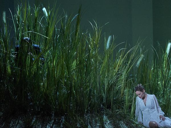 Szene mit Sabine Devieilhe als Susanna aus der neuen „Figaro“-Inszenierung von Martin Kusej