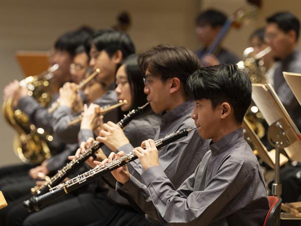 Das Asian Youth Orchestra wurde 1990 in Hongkong gegründet. Bei Young Euro Classic gastiert es zum zweiten Mal. 