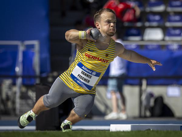 Bei der Para-WM der Leichtathleten wurde Kugelstoßer Yannis Fischer aus Singen zum ersten Mal Weltmeister. 11,43 Meter – das war nicht nur neue persönliche Bestleistung für den 21-Jährigen, das war in seiner Startklasse der Kleinwüchsigen gleichzeitig auch neuer WM-Rekord. 