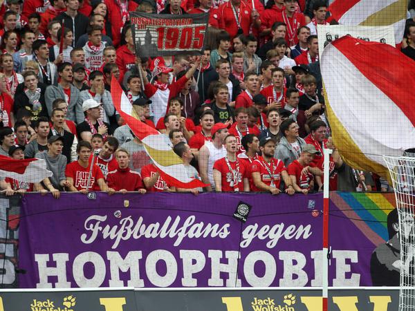 Das Banner der „Fußballfans gegen Homophobie“ ist mittlerweile in vielen Stadien zu sehen. 