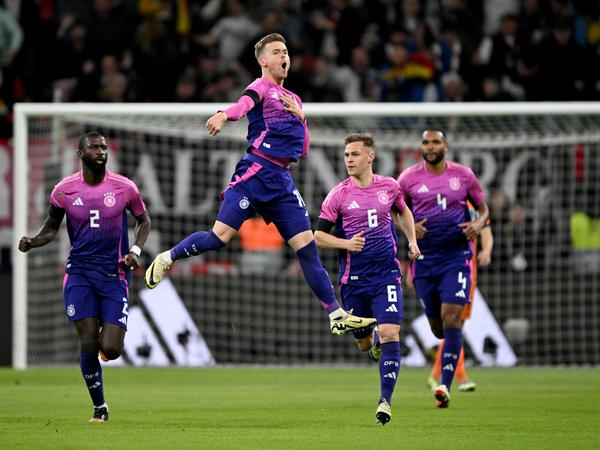 Maximilian Mittelstädt bejubelt sein erstes Länderspieltor, das 1:1 am Dienstag gegen die Niederlande.