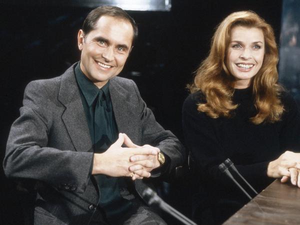 Michael Verhoeven und Ehefrau Senta Berger bei einer Talkshow von Joachim Fuchsberger in den 1980er Jahren. 