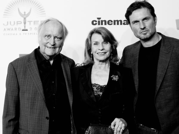 Senta Berger, Michael Verhoeven und ihr Sohn Simon Verhoeven bei der Verleihung des Jupiter Award 2017