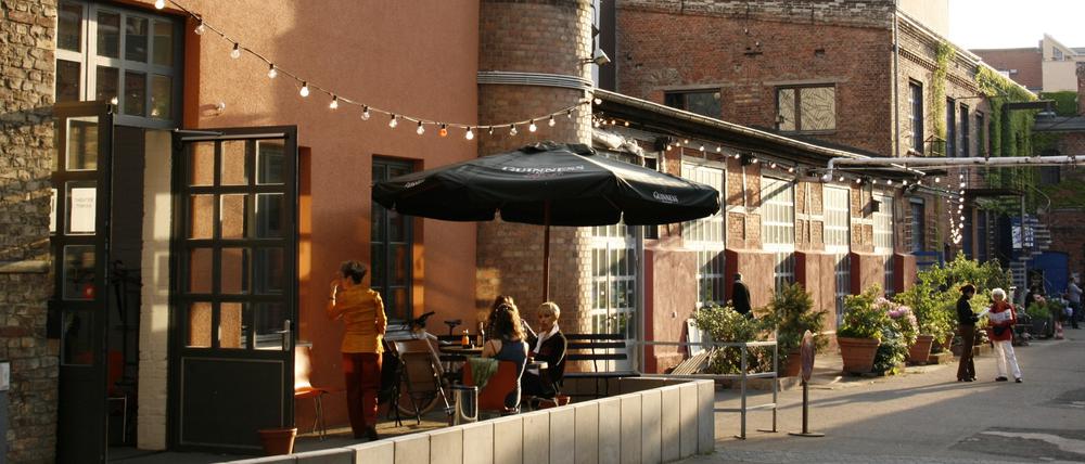 Da wo die Tür aufsteht, geht es hinein. Das English Theatre Berlin in der Kreuzberger Fidicinstraße.