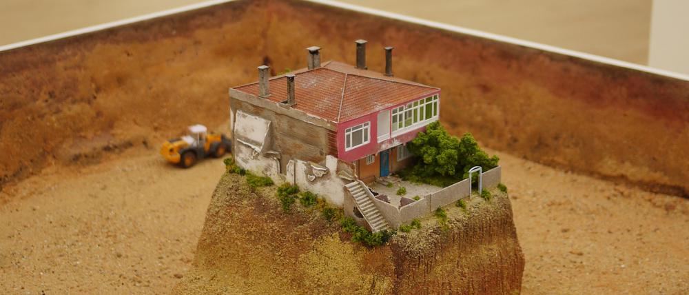 Das Letzte seiner Art im Istanbuler Viertel Fikirtepe: Ahmet Öǧüt widmet mit „Pleasure Places Of All Kinds“ sogenannten Nagelhäusern eine Hommage. 