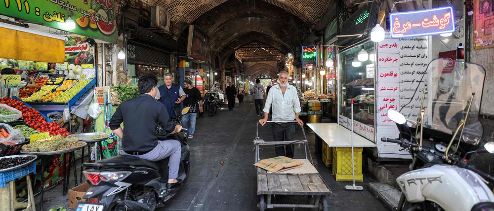Trügerischer Frieden. Szene aus dem alten Shapur-Basar im Süden Teherans Anfang August 2025.