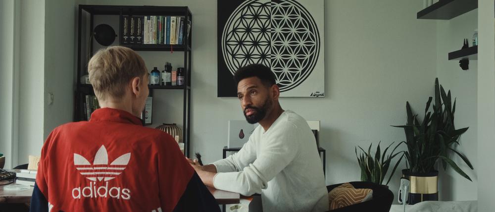 Der Rohkost-Unternehmer Mister Raw mit seinem Schützling Timo. 