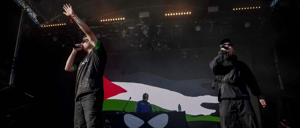 Die nordirische Hip-Hop-Band Kneecap vor ein paar Tagen auf der Bühne des „Rock en Seine“-Festivals in Saint-Cloud nahe Paris. 