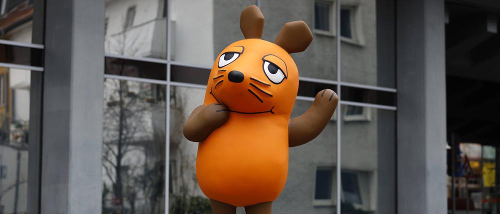 Die Maus ist die Mutter des Elefanten, weiß ein togolesisches Sprichwort. Die „Sendung mit der Maus“ ist ein Renommierprojekt des WDR, der mit der Figur vor seinem Kölner Eingang wirbt.