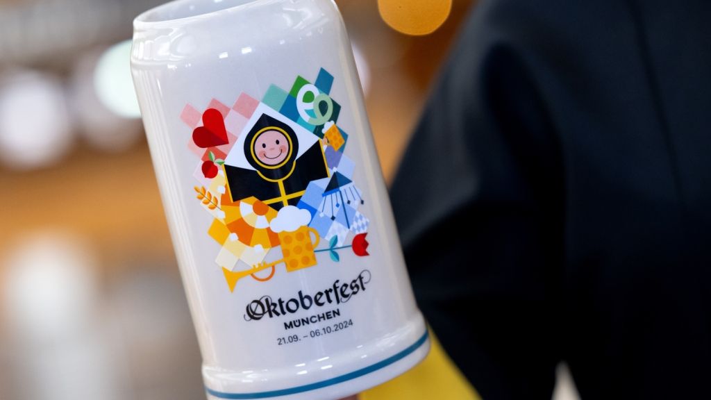 Am 21. September 2024 heißt es in München wieder "O'zapft is'!" - so sieht der offizielle Maßkrug zur Wiesn 2024 aus. (Foto)