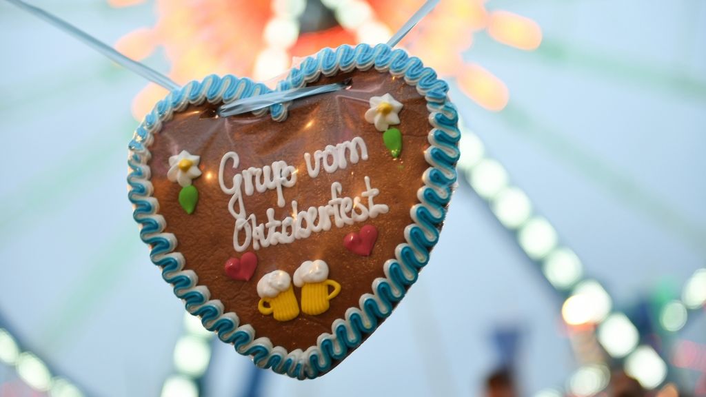 Kein Oktoberfest ohne Lebkuchenherz: Die süßen Spezialitäten sind auf der Theresienwiese mindestens so begehrt wie Bier. (Foto)