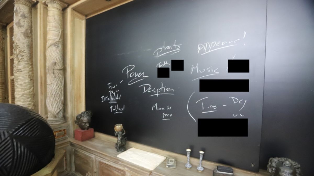 Dieses undatierte Foto, das von den Demokraten im House Oversight Committee veröffentlicht wurde, zeigt eine Wand in einem Zimmer im Anwesen von Jeffrey Epstein auf den US Virgin Islands. (Foto)