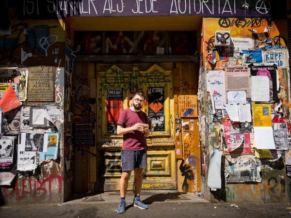 Bohdan Masliuk
Queere Menschen aus der Ukraine, die Journalist und Fotograf J. Lester Feder proträtiert hat.
Wir dürfen die Bilder nur für ein Scrollytelling benutzen (Tilmann Warnecke)
Foto: J. Lester Feder