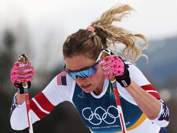 USA's Jessie Diggins competes during the women's cross country 10km + 10km skiathlon event of the Milano Cortina 2026 Winter Olympic Games at Tesero Cross-Country Skiing Stadium in Lago di Tesero (Val di Fiemme) on February 7, 2026. (Photo by Anne-Christine POUJOULAT / AFP)
