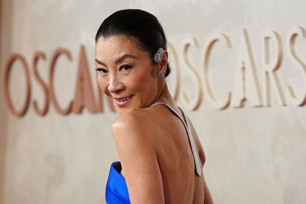 ARCHIV - 03.03.2025, USA, Los Angeles: Michelle Yeoh kommt zur 97. Oscar-Verleihung im Dolby Theatre in Los Angeles. (zu dpa: «De Niro und Yeoh holen Schmähpreis-Nominierungen») Foto: Jordan Strauss/Invision/dpa +++ dpa-Bildfunk +++
