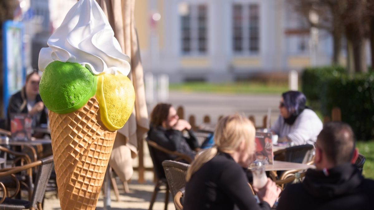 Endlich wieder Eis essen und die Sonne genießen: Der Turbo-Frühling lockte beispielsweise in Bad Ems etliche Frühlingsfans an die frische Luft. (Foto)