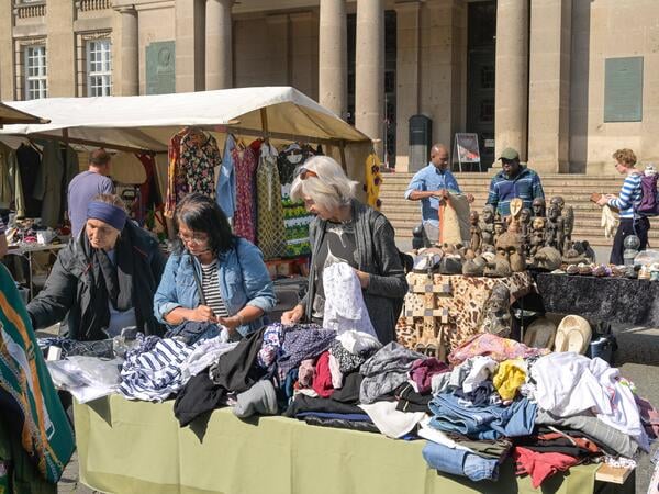 Flohmarkt, Rathaus Schöneberg, John-F.-Kennedy-Platz, Schöneberg, Tempelhof-Schöneberg, Berlin, Deutschland *** Local Caption *** , Berlin, Deutschland *** Flea Market, Schöneberg City Hall, John F Kennedy Platz, Schöneberg, Tempelhof Schöneberg, Berlin, Germany Local Caption , Berlin, Germany Flohmarkt Rathaus Schöneberg
CreditIMAGO / Schöning
Aufnahmedatum
28.05.2023
Medien-ID0260681206
