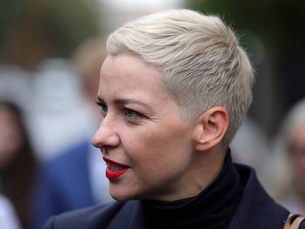 MINSK, BELARUS - AUGUST 25, 2020: Belarusian Opposition Coordination Council member, a representative of Viktor Barbarikos presidential campaign, Maria Kolesnikova, summoned for questioning over the formation of the Opposition Coordination Council of Belarus, outside the offices of the Belarusian Investigative Committee. Since the announcement of the 2020 Belarusian presidential election results on August 9, mass protests against the election results have been erupting in major cities across Belarus. Sergei Bobylev/TASS PUBLICATIONxINxGERxAUTxONLY TS0E4D71