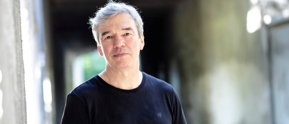 Tunnel in die Erinnerung: Michael Wildenhain vor einer Unterführung zum Naturpark Südgelände. Dort befand sich der Schrebergarten seiner Goroßeletern. 