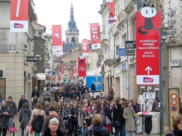 Festivaltrubel in der mittelalterlichen Innenstadt.