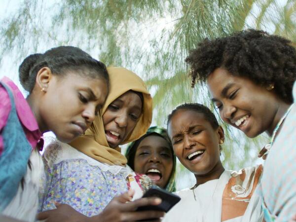 Filmstill aus dem Film Cotton Queen zur Ankündigung des Festivals ALFILM
®FridaMarzouk_Strange_Bird_2025.jpg