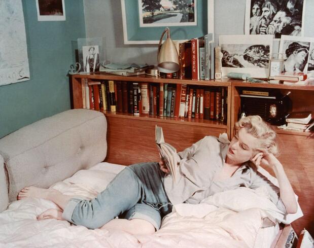 American actress and singer Marilyn Monroe 1926 - 1962 at home 1951 photo 1632160 American actress and singer Marilyn Monroe 1926 - 1962 at home 1951 photo add.info.: L actrice et chanteuse americaine Marilyn Monroe 1926 - 1962 chez elle en 1951 --- American actress and singer Marilyn Monroe 1926 - 1962 at home in 1951 Diltz. Copyright: xDiltzx/xBridgemanxImagesx 1632160