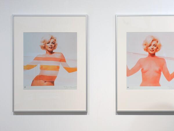 Bildnummer: 55933401 Datum: 09.09.2011 Copyright: imago/photo2000 Eine Besucherin betrachtet die Fotos des in New York Lebenden Fotografen Bert Stern The last sitting - Marilyn Monroe (1962) in der Ausstellung Nude Visions - 150 Jahre Körperbilder in der Fotografie am 09.09.2011 in der Kunsthalle in Erfurt. Die Ausstellung ist vom 11.09.2011 bis 27.11.2011 geöffnet. Deutschland neue Bundesländer Thüringen Kultur Kunst Ausstellung, Kunstausstellung Kunsthalle Galerie am Fischmarkt Haus zum Roten Ochsen Akt Aktporträts Portraet Porträts Nude Körper Körperbilder Geschichte Historie Nacktheit Gesellschaft nackt nackte Körper Aktfotografie Aktfotographie Aktfotos Aktmodel Aktmodels Aktphoto Aktphotographie Aktphotos Nacktaufnahmen Nackte Person Personen nude nudely nudeness nudity Gesellschaft Kultur Kunst Kunstausstellung Fotografie xdp x0x premiumd 2011 quer 55933401 Date 09 09 2011 Copyright Imago photo2000 a Besucherin sees the Photos the in New York living Photographers Bert Star The Load Sitting Marilyn Monroe 1962 in the Exhibition Nude Visions 150 Years Body images in the Photography at 09 09 2011 in the Kunsthalle in Erfurt the Exhibition is of 11 09 2011 until 27 11 2011 open Germany New Federal countries Thuringia Culture Art Exhibition Art exhibition Kunsthalle Gallery at Fish Market House to Red Ox Akt Aktporträts Portrait Portraits Nude Body Body images History History Nudity Society naked Naked Body Nude photography Aktfotographie Nude photographs Aktmodel Nude model Aktphoto Aktphotographie Nude photos Nudity Naked Person People Nude Nudely nudeness nudity Society Culture Art Art exhibition Photography XDP x0x premiumd 2011 horizontal
