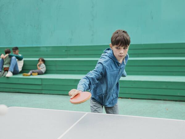 Boy playing table tennis at sports court model released, Symbolfoto, ANAF04381