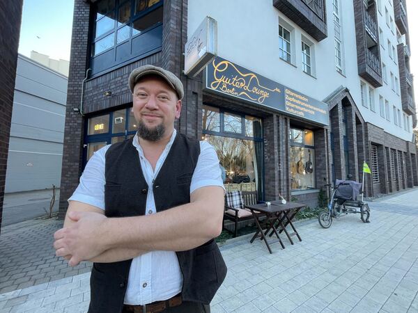 Guitar Lounge in Berlin Spandau Heerstraße , mit Chef Benjamin Kriesel