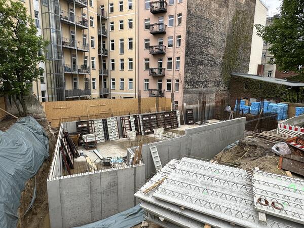 Fotos zum 30-jährigen Jubiläum von Toula Limnaios
Baustelle c) Giacomo Corvaia