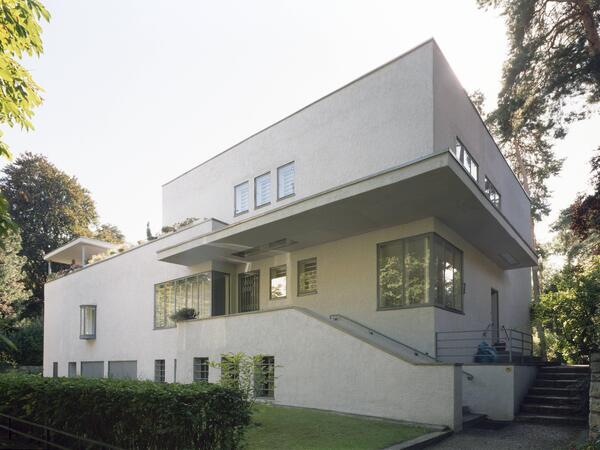 Berlin, Haus Lewin Peter Behrens 1929 Berlin, Lewin House Peter Behrens 1929 Copyright: imageBROKER/FlorianxMonheim iblflm12723143.jpg Bitte beachten Sie die gesetzlichen Bestimmungen des deutschen Urheberrechtes hinsichtlich der Namensnennung des Fotografen im direkten Umfeld der Veröffentlichung