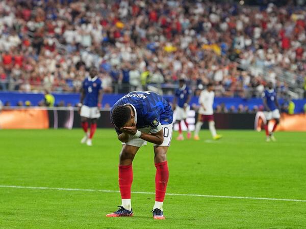 14.07.2026, USA, Arlington: Fußball, Männer, WM 2026, Frankreich - Spanien, Halbfinale, Dallas -Stadion in Arlington. Frankreichs Kylian Mbappé reagiert. Foto: Julio Cortez/AP/dpa +++ dpa-Bildfunk +++