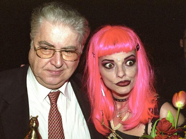 Bildnummer: 56447735 Datum: 17.02.2001 Copyright: imago/Future Image 15. Teddy Award Verleihung im Tempodrom, Berlin Moritz de Hadeln, Nina Hagen People Film Entertainment Preisträger Trophäe Objekte x0x xsk 2001 quer Aufmacher Berlinale-Direktor Sängerin Schauspielerin 56447735 Date 17 02 2001 Copyright Imago Future Image 15 Teddy Award award Ceremony in Tempodrom Berlin Moritz de Hadeln Nina Hagen Celebrities Film Entertainment Prize winners Trophy Objects x0x xSK 2001 horizontal Highlight Berlinale Director Singer Actress