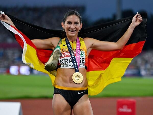 dpatopbilder - 13.08.2026, Großbritannien, Birmingham: Leichtathletik: Europameisterschaft, Frauen, 3.000 Meter Hindernis, Finale, Gesa Krause (Deutschland) jubelt über Gold. Foto: Sven Hoppe/dpa +++ dpa-Bildfunk +++