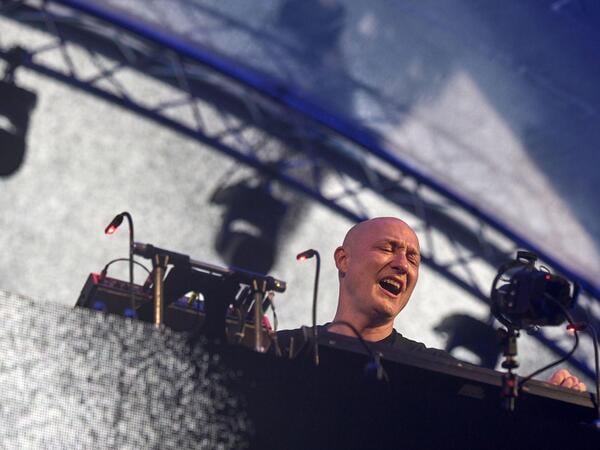 31.07.2026, Rheinland-Pfalz, Kastellaun: DJ Paul Kalkbrenner legt auf der Hauptbühne des Techofestivals Nature One auf. Die Raketenbasis Pydna ist der Schauplatz eines der größten deutschen Festivals für elektronische Musik. Foto: Thomas Frey/dpa +++ dpa-Bildfunk +++