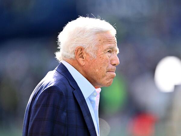 SEATTLE, WASHINGTON - SEPTEMBER 09: Owner Robert Kraft of the New England Patriots walks the field prior to the game between the Seattle Seahawks and the New England Patriots at Lumen Field on September 09, 2026 in Seattle, Washington. Jane Gershovich/Getty Images/AFP (Photo by Jane Gershovich / GETTY IMAGES NORTH AMERICA / Getty Images via AFP)