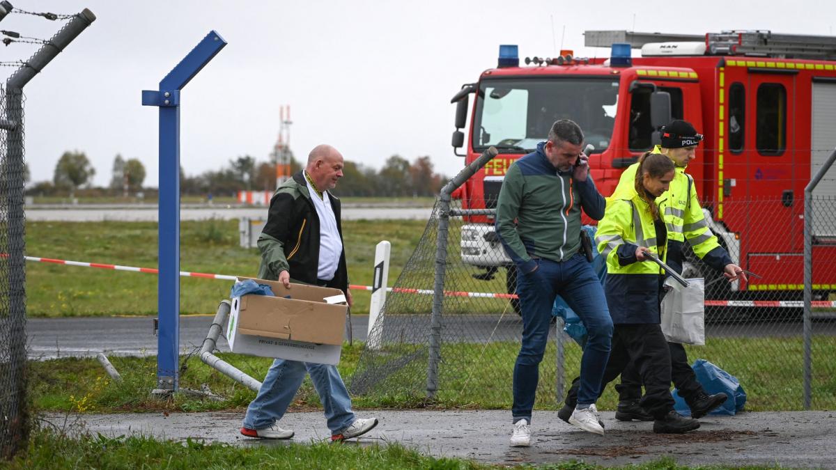 Der beschädigte Zaunabschnitt liegt nach Angaben von Flughafensprecher Uwe Schuhart an einer öffentlich zugänglichen Straße mit einer Notfallzufahrt für Einsatzkräfte wie die Feuerwehr. (Foto)