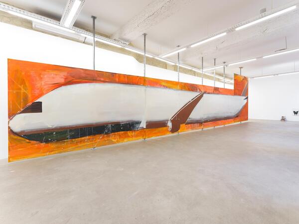 Tatjana Doll, "Von Marlboro zur Dresdner Bank", 1998, Foto: Christian Koopmans/Galerie Droste Galladé / VG Bildkunst, Bonn 2026 (Verwendung der Bilder nur in Zusammenhang mit der Ausstellung bis 21.11.2026)
Die aktuelle Einzelausstellung von Tatjana Doll mit dem Titel„WHY?“ findet vom 18. Oktober bis 21. November 2026 in der Galerie Droste Galladé in Paris statt.